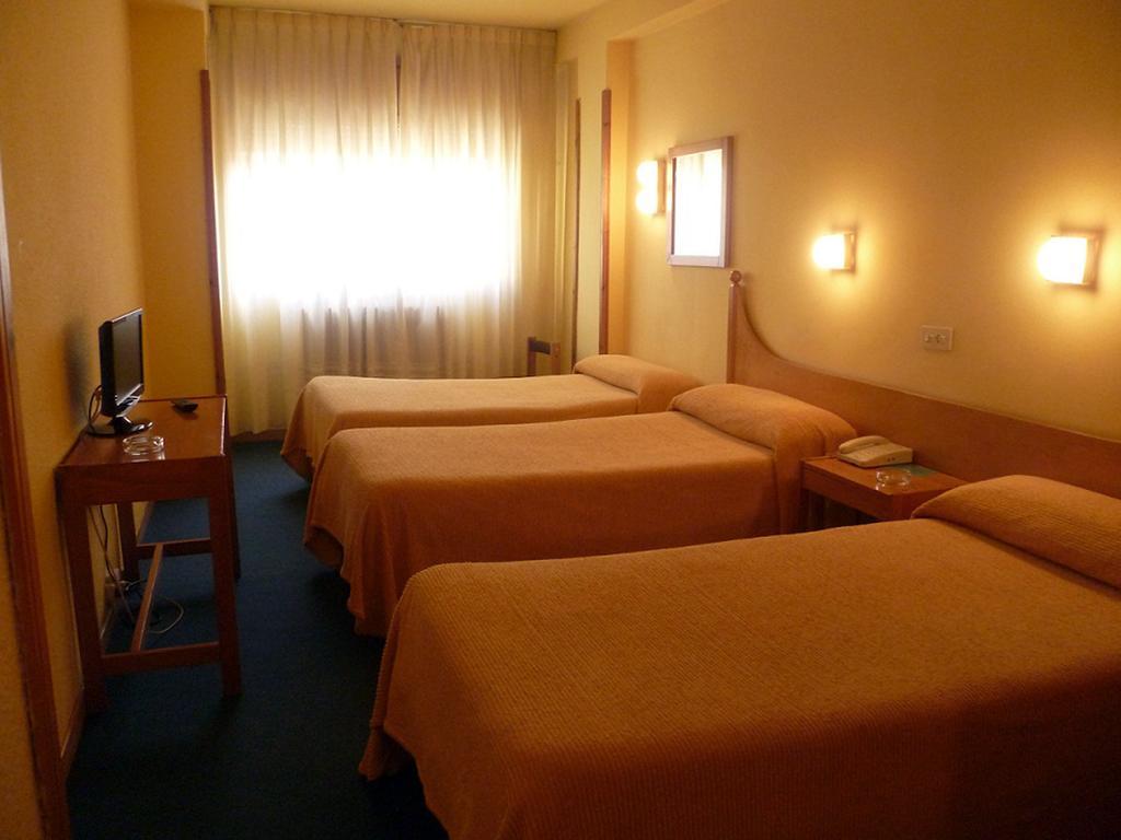 Hotel Pradas Jaca Buitenkant foto
