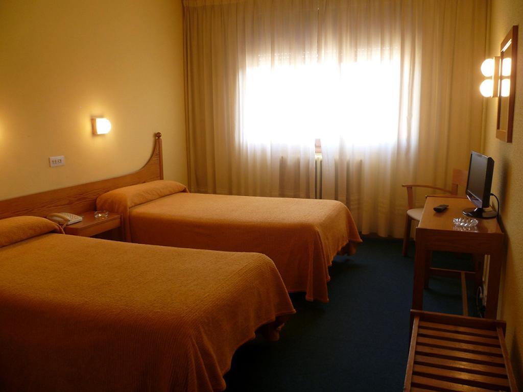 Hotel Pradas Jaca Buitenkant foto