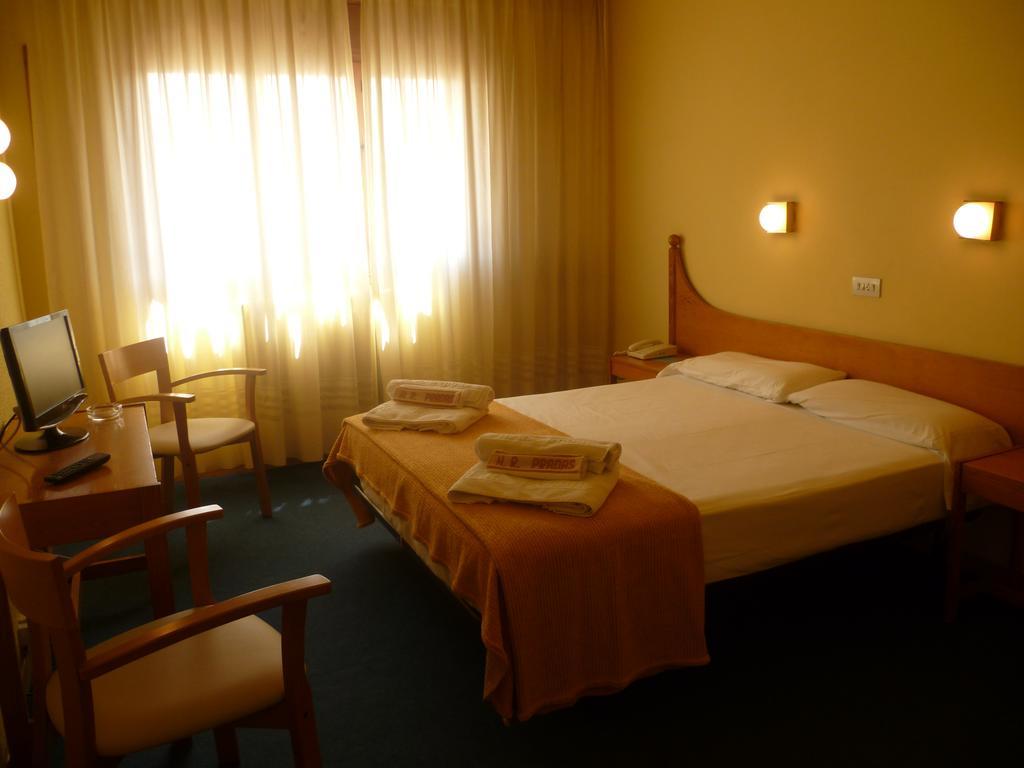 Hotel Pradas Jaca Buitenkant foto