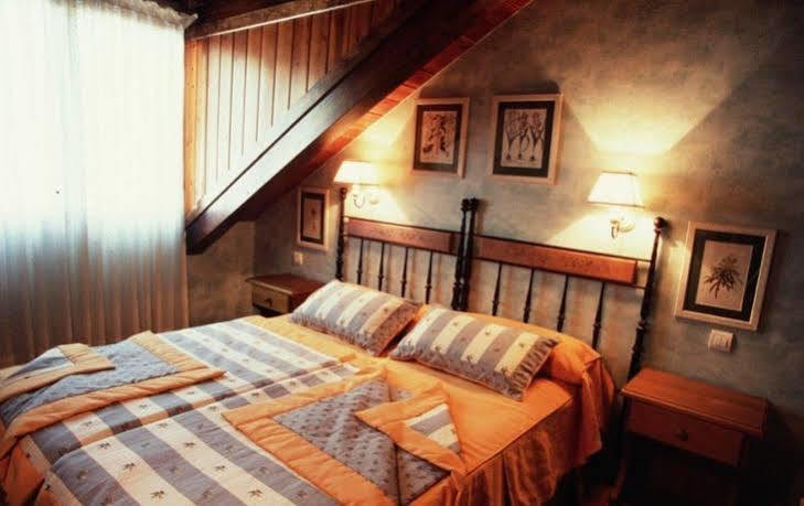 Hotel Pradas Jaca Buitenkant foto
