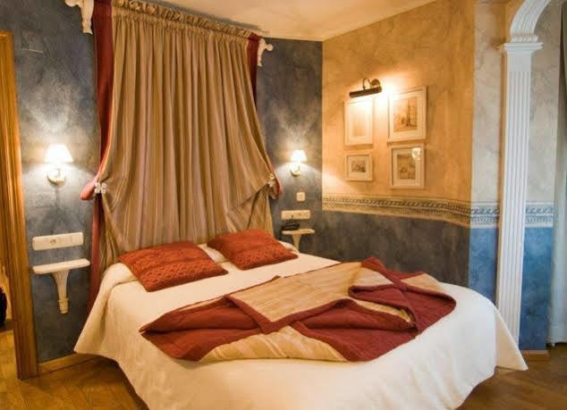 Hotel Pradas Jaca Buitenkant foto
